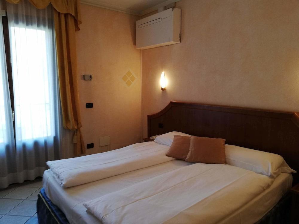 Hotel Giardino กันโนบีโอ ภายนอก รูปภาพ