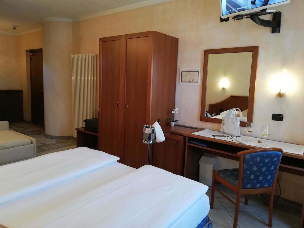 Hotel Giardino กันโนบีโอ ภายนอก รูปภาพ